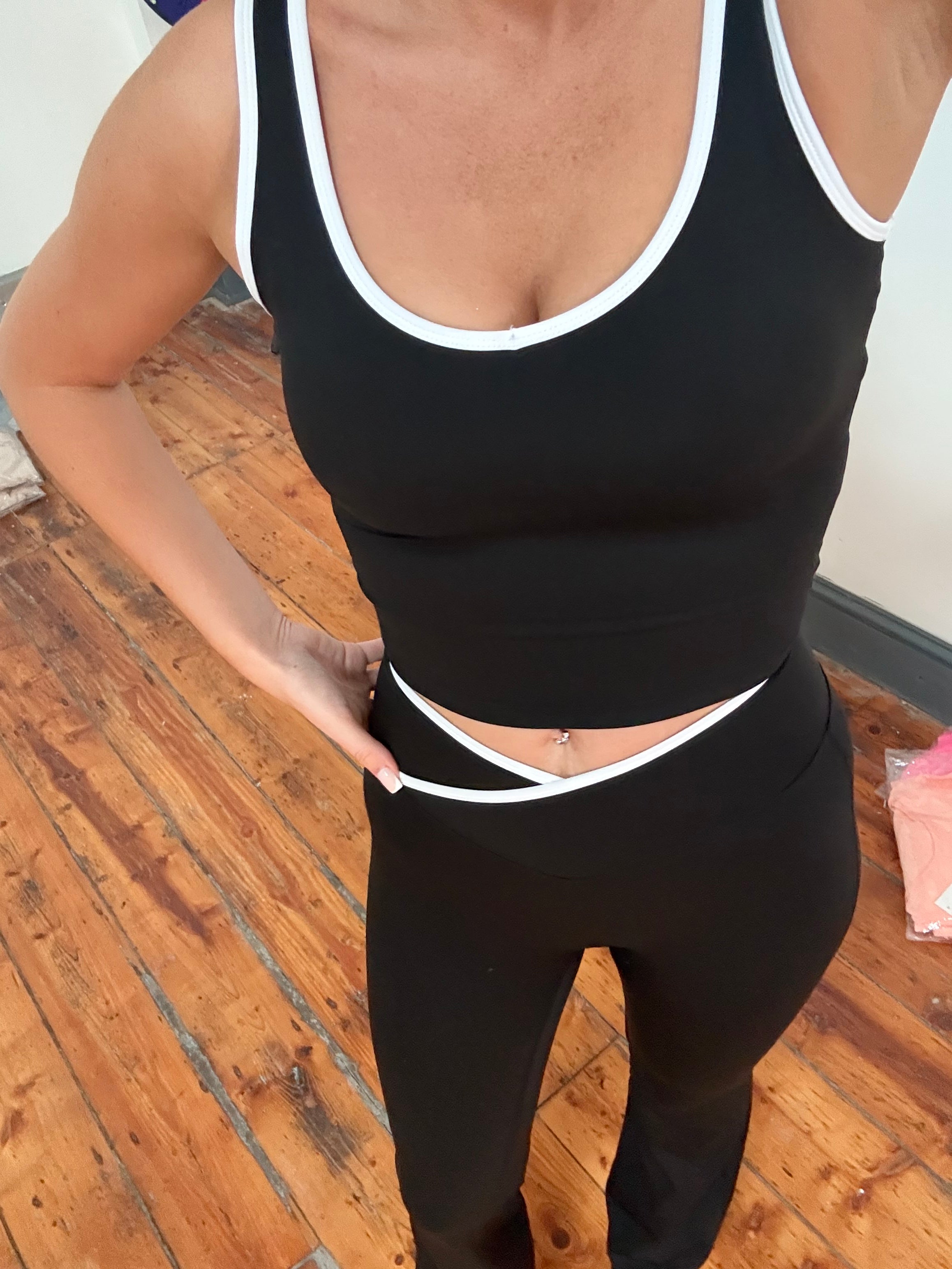 Our Connie contrast gym workout set (4 colours)