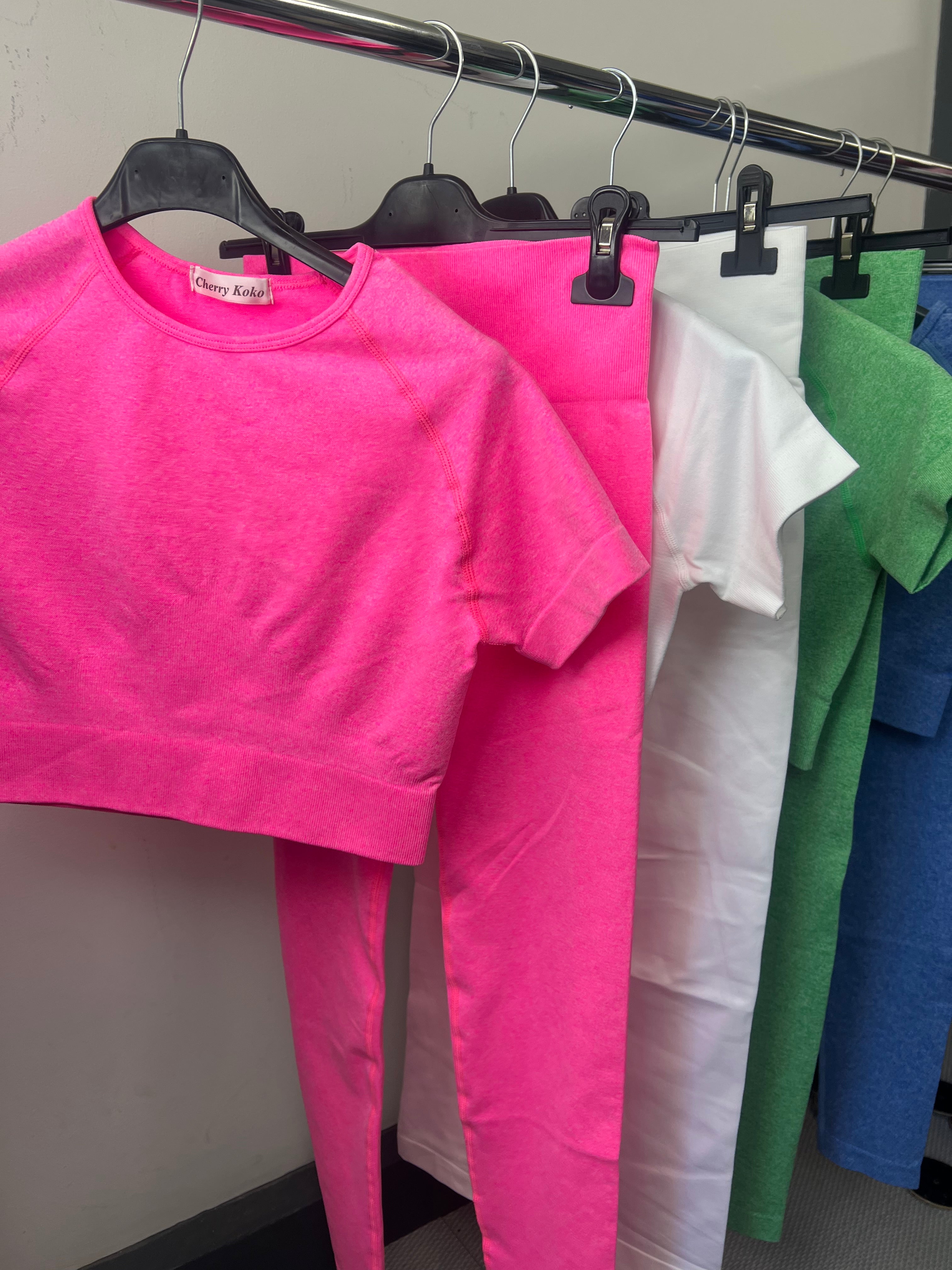 Our crop top gym sets (6 colours)