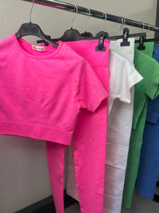 Our crop top gym sets (6 colours)
